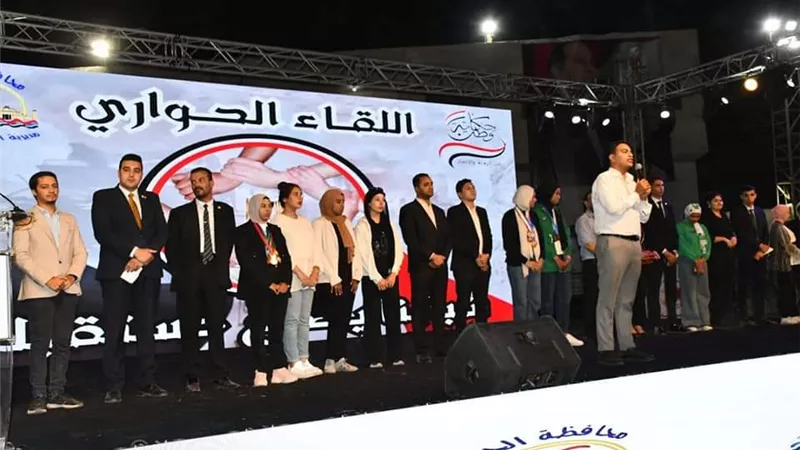 وزير الشباب ومحافظ الجيزة يلتقون الكيانات الشبابية فى بشتيل