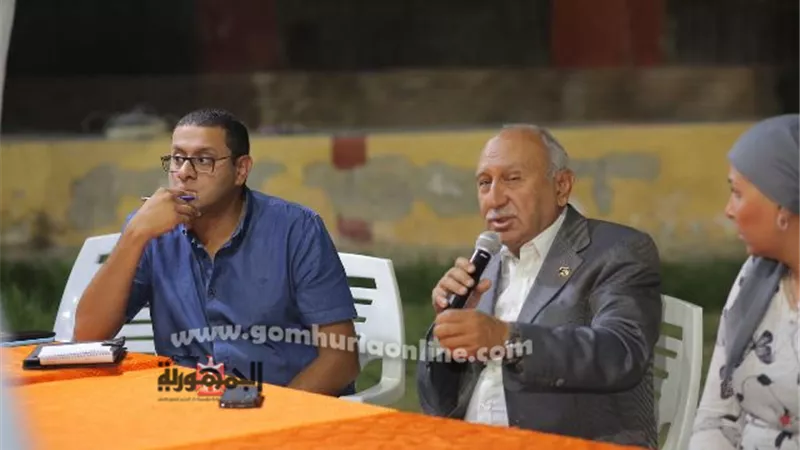 النائب أحمد عثمان يبحث مشاكل اهالي البهتينى وتصاريح الصيادين