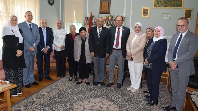أسباب زيارة رئيس جامعة حلوان لكلية التربية الرياضية للبنات.. صور