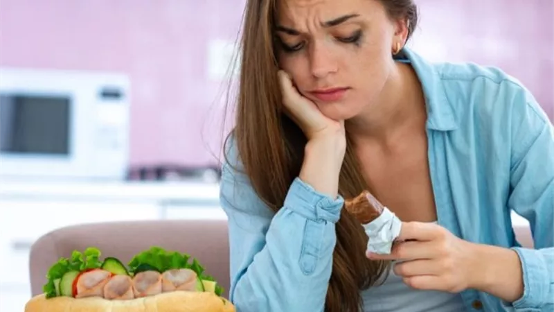 4 اسباب للاكل العاطفى ونصائح للتحكم به