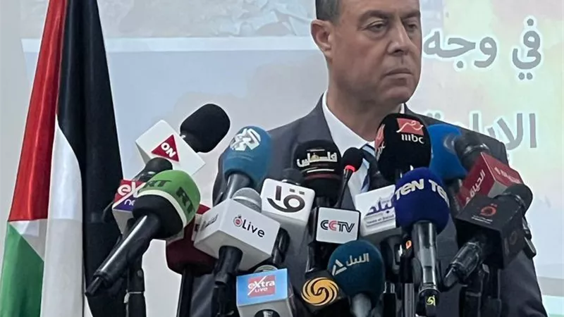 سفير فلسطين بالقاهرة: مصر تضع ثقلها السياسي والدبلوماسي لوقف الحرب الإسرائيلية
