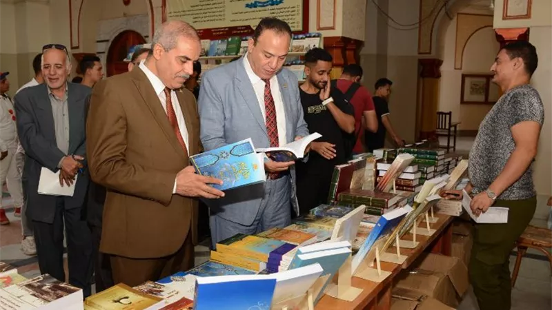 د. المحرصاوي يفتتح فعاليات معرض الكتاب بكلية اللغة العربية