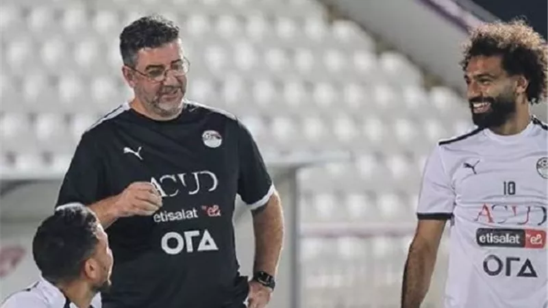 السقا: على فيتوريا تغيير طريقة لعب محمد صلاح أمام الجزائر