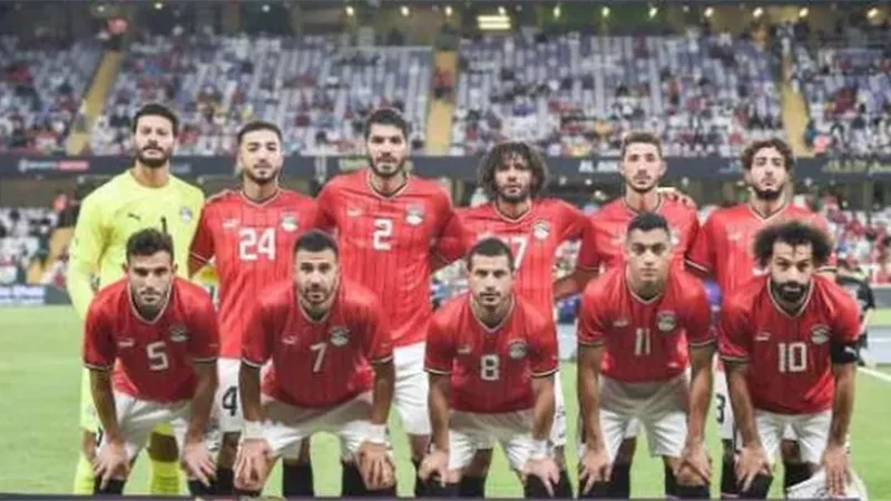 منتخب مصر يخوض ودية الجزائر بالقميص الأحمر