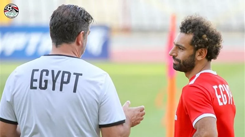 السقا: علي فيتوريا تحرير صلاح هجومياً أمام الجزائر