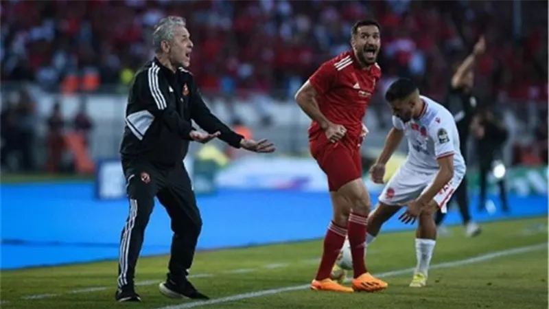 كولر يستبعد معلول من تشكيل الأهلي أمام سيمبا التنزاني