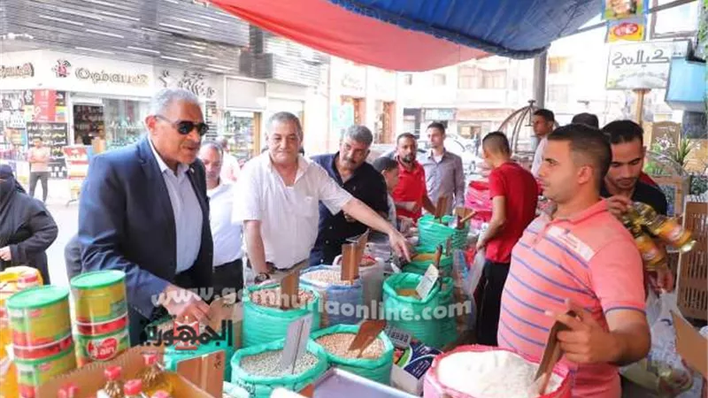 محافظ دمياط تتابع إلتزام التجار بمبادرة تخفيض أسعارالسلع الأساسية