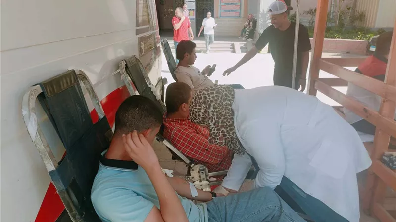 إقبال كبير علي التبرع بالدم لصالح الأشقاء الفلسطينيين بجامعة بنها
