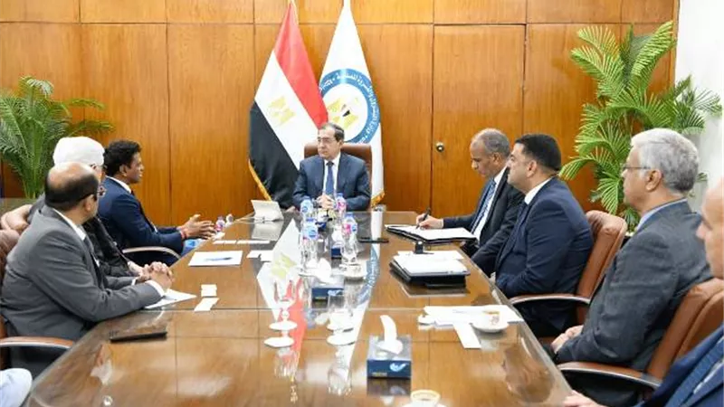 الملا يبحث مع إندوراما العالميةالفرص الاستثماريةفي البتروكيماويات