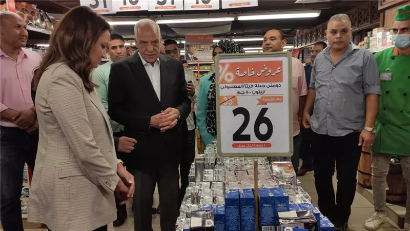 محافظ الجيزة يتفقد السلاسل التجارية بالعجوزة والطالبية والهرم