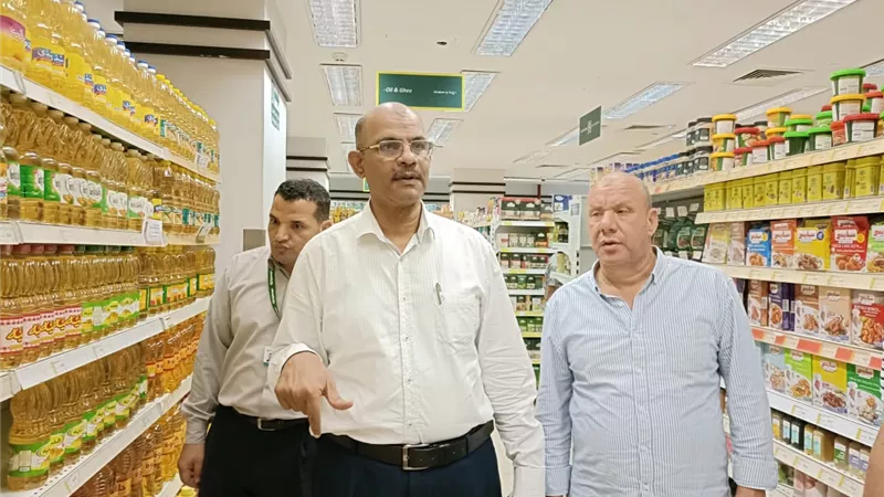 تواصل مبادرة تخفيض اسعار السلع الغذائية بمحافظة البحر الأحمر