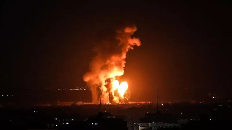 استشهاد فلسطينيين أحدهم صحفي جراء قصف إسرائيلي في غزة
