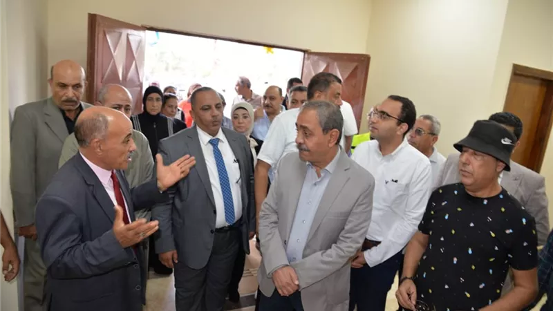 احتفالا بالعيد القومي..محافظ الإسماعيلية يفتتح مشروعات حياة كريمة