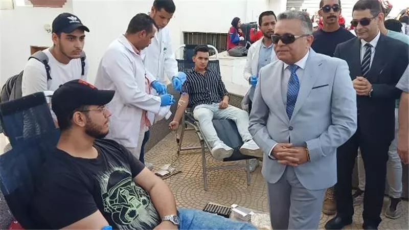 حملة للتبرع بالدم في جامعة السويس تضامنا مع الشعب الفلسطيني