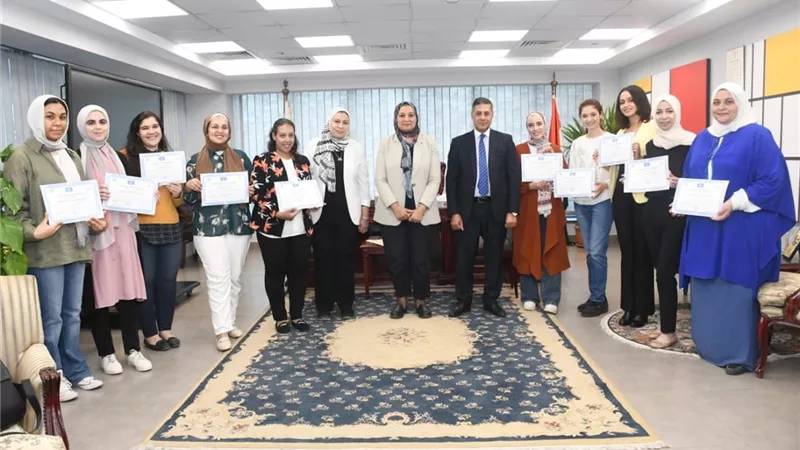 جامعة عين شمس تكرم طلاب الألسن المتدربين على الترجمة الفورية