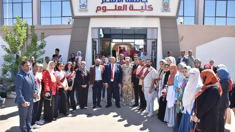 رئيس جامعة الأقصر يفتتح كلية العلوم