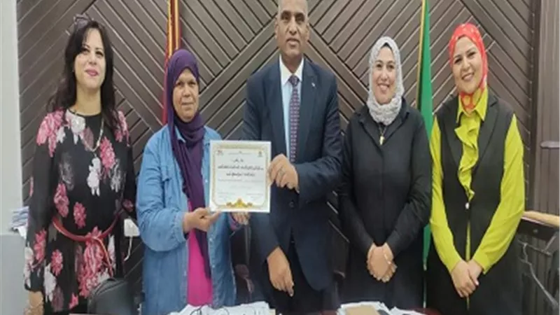 عميد كلية التربية يكرم وكيل وزارة التربية والتعليم بالمنيا