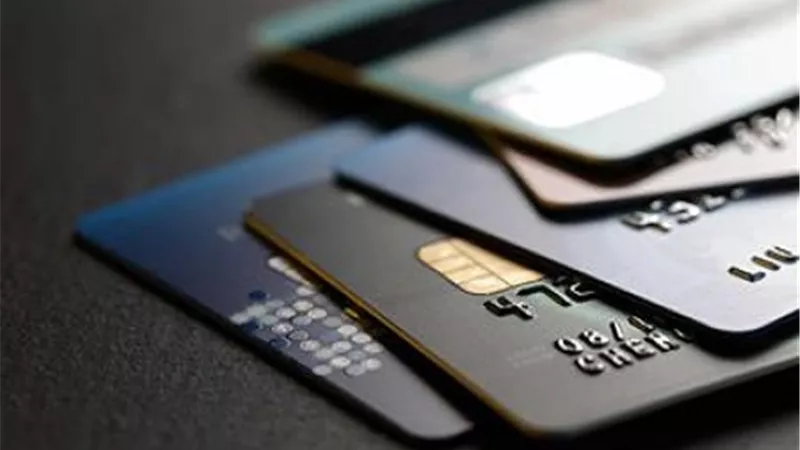 التفاصيل الكاملة لقرارات البنك المركزي بشأن البطاقات الإئتمانية