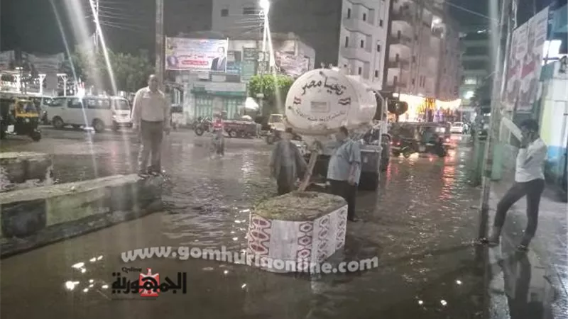 شفط وكسح تجمعات مياه الامطار بمركز ومدينة الجمالية بالدقهلية