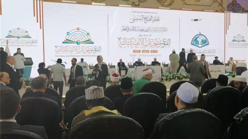 مفتي الجمهورية يدعو الحضور بالوقوف دقيقة حداد على أرواح شهداء فلسطين