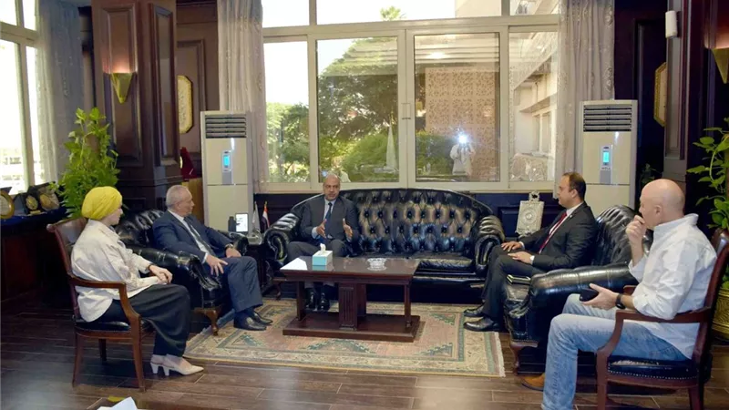 ألهم والإطفيحى يناقشان مشروع تدريب المرأةعلى المواقع القياديةبالأقصر