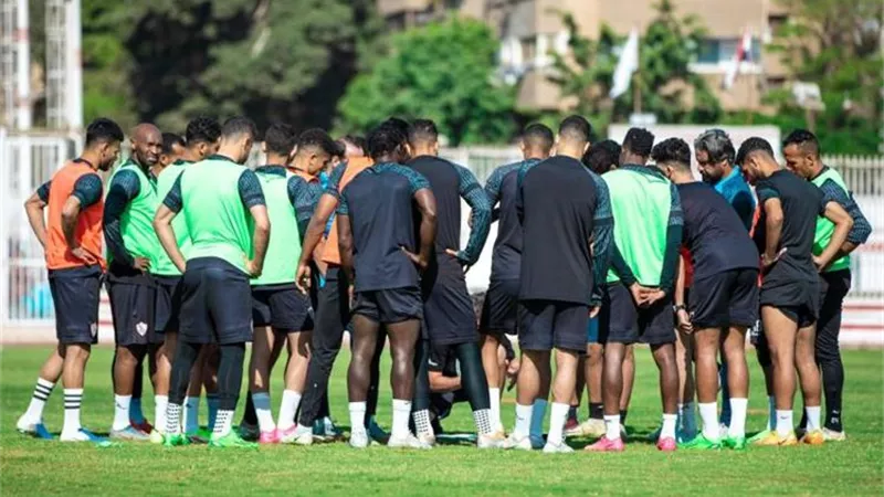 أوسوريو يجتمع بلاعبي الزمالك.. وعبدالهادي يقدم تقريرا فنيا