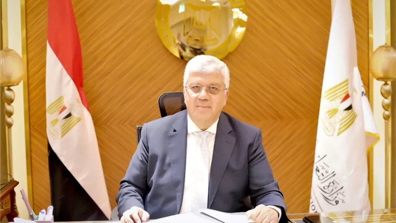 المستشار الإعلامي وعضو مجلس أمناء جامعة مصر 