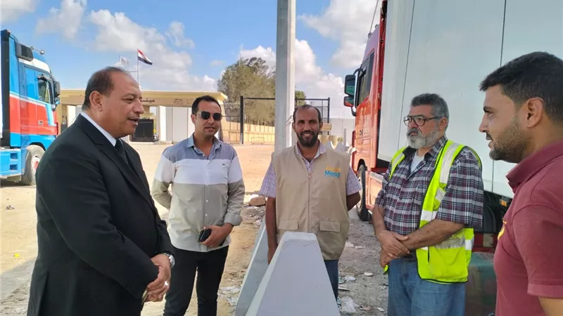 مدير مكتب المحافظ يتفقد قافلة التحالف الوطني برفح