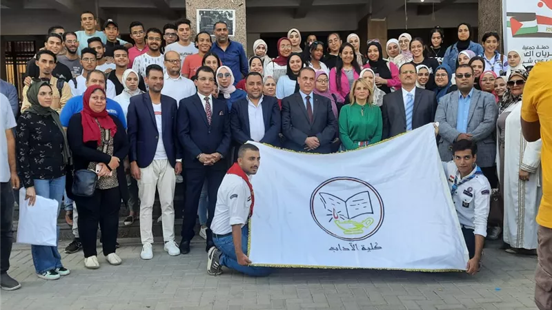 وفد من اَداب عين شمس يشارك في حملة التبرع بالدم للأشقاء الفلسطينيين