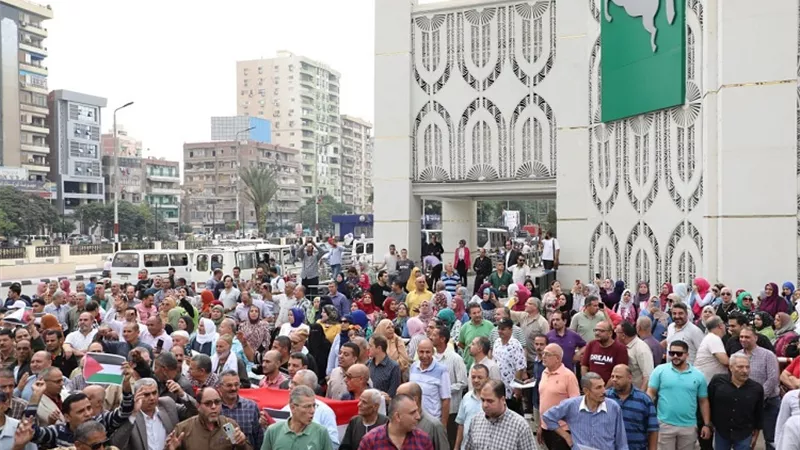 مستقبل وطن وجامعة الزقازيق:يلاياسيسي خدقرارك الشعب فى انتظارك
