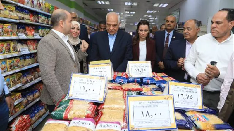 محافظ الجيزة يتابع سريان مبادرة خفض أسعار السلع الأساسية