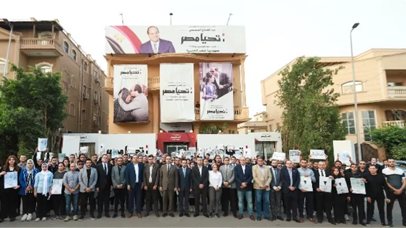 الحملة الرسمية للمرشح الرئاسى عبد الفتاح السيسي تنظم وقفة احتجاجية ضد القصف الإسرائيلى لمستشفى المعمدانى بغزة