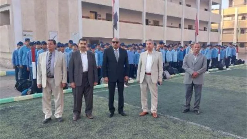 الرشيدى ورمضان يشاركان الطلاب الوقوف دقيقة حدادا علي شهداء فلسطين