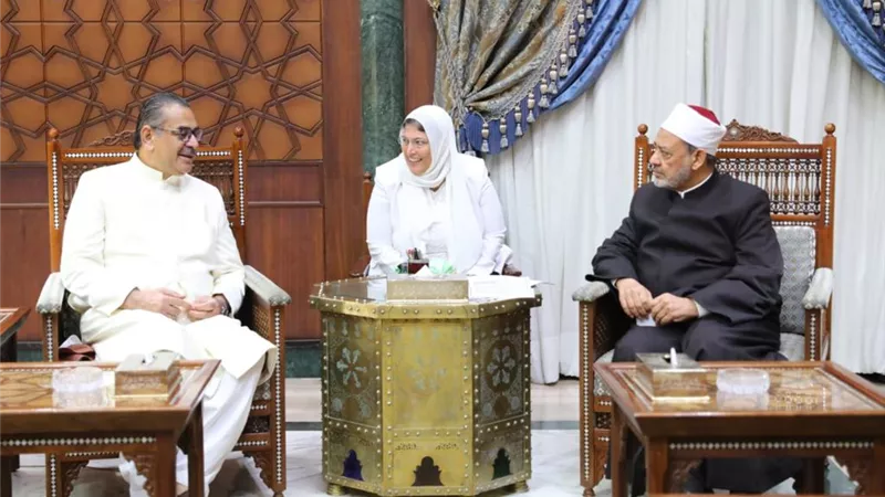 الإمام الأكبر لسفير باكستان: نعتز بعلاقتنا التاريخية