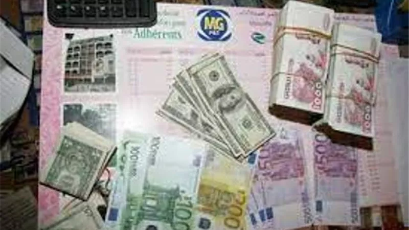 سقوط تاجر العملة المزيفة بالاسماعيلية