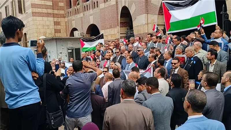 جامعة أسيوط تنتفض ضد الكيان الصهيوني في مسيرة حاشدة للطلاب