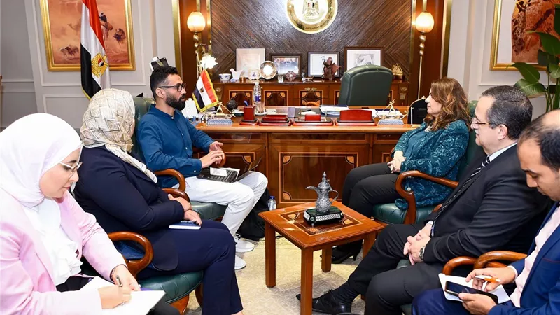 وزيرة الهجرة تستقبل مهندسًا مصريًا في فنلندا لبحث التدريب المهني