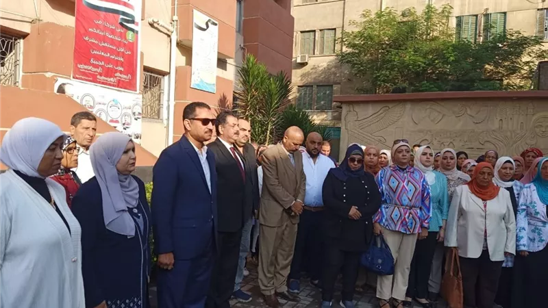 تنكيس الأعلام ودقيقة حداد على شهداء الشعب الفلسطينى بمدارس الجيزة