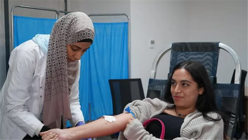 جامعة الجلالة تشهد ملحمة وطنية للتبرع بالدم تضامناً مع فلسطين