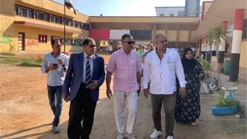 مدير ووكيل القنطرة غرب يتفقدان أول مركز تعلم ذكي بالجمهورية
