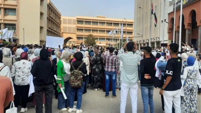 مسيرة حاشدة لطلاب جامعة الزقازيق..تضامنا مع شعب غزة