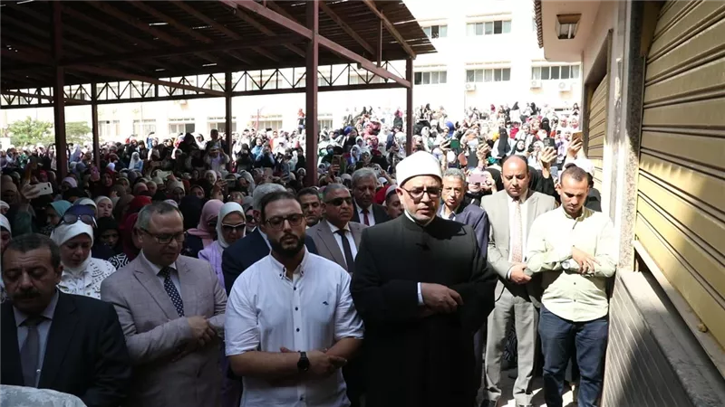 رئيس جامعة الأزهر يؤدي صلاة الغائب على شهداء فلسطين