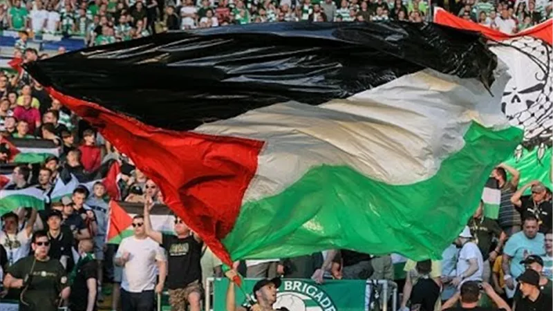 رابطة البريميرليج تمنع ظهور أعلام فلسطين وإسرائيل فى المدرجات