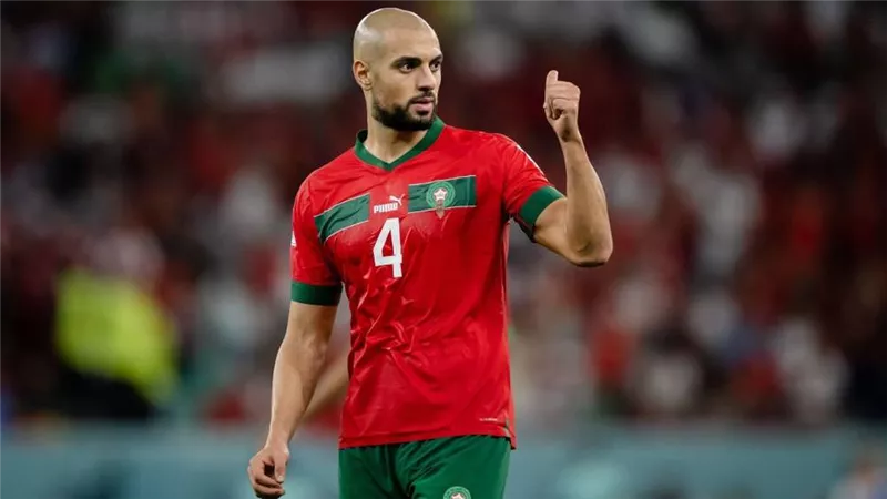 سفيان أمرابط يعود للتدريبات الجماعية مع مانشستر يونايتد