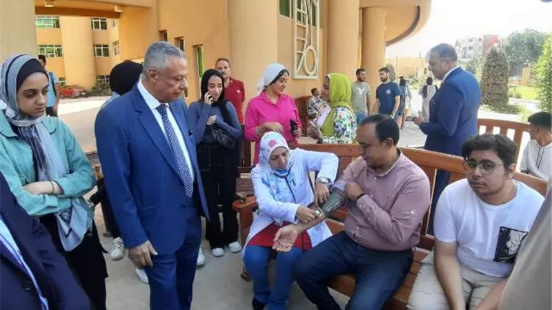 قيادات جهاز الشروق تتبرع بالدم لفلسطين.. وتكريم 
