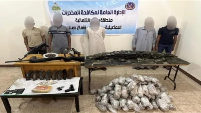 الداخلية تضبط كوكتيل مخدرات بحوزة عدد من العناصر الإجرامية بالإسماعيلية