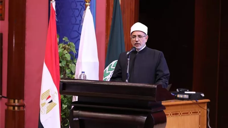 رئيس جامعة الأزهر يؤم الطلاب بالمدينة الجامعية