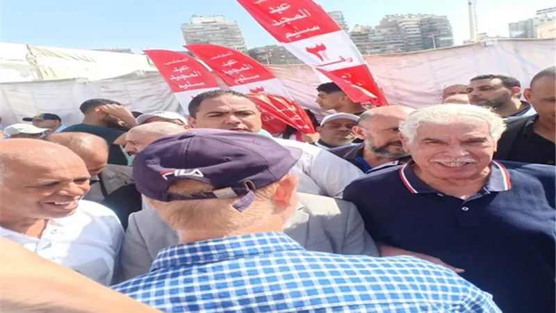 حسن شحاتة يدلي بصوته فى انتخابات الزمالك