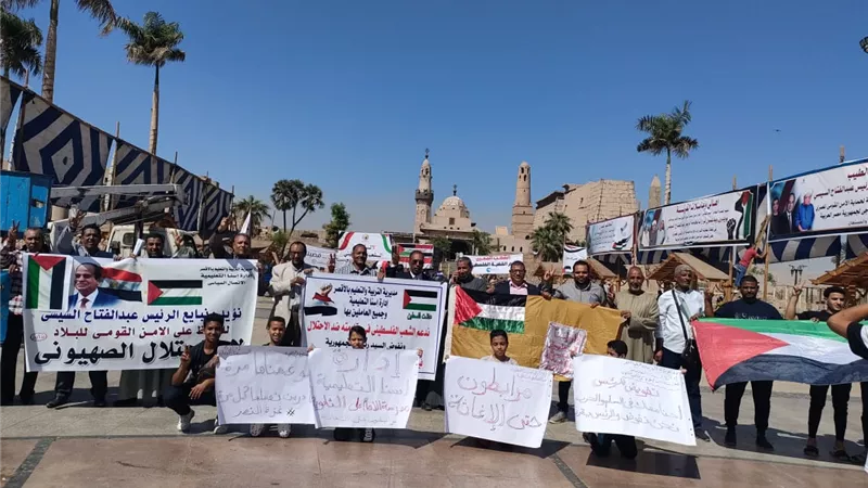 توافد أهالى الأقصر إلى ميدان أبو الحجاج لدعم الفلسطينين..صور