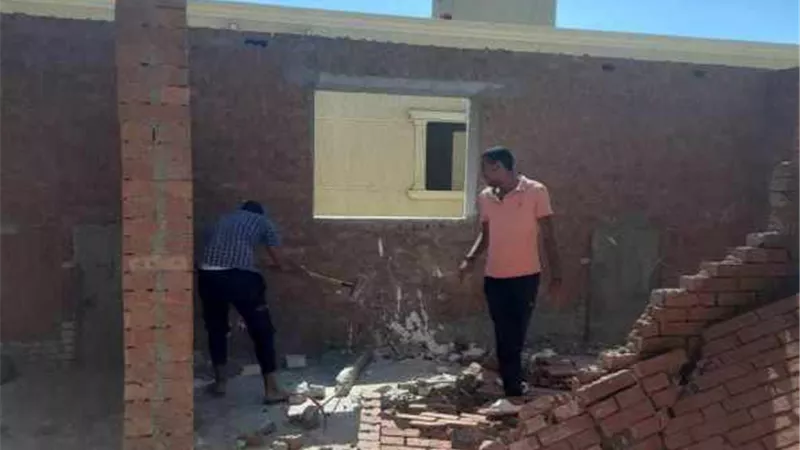 جهاز الشيخ زايد يزيل 3 مخالفات سكنية ويحول الملاك للنيابة.. صور